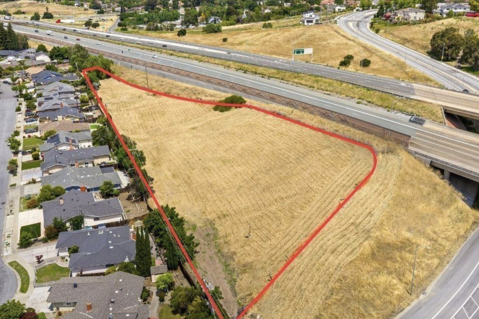 Overhead aerial of the Warren Place parcel with boundary outlined